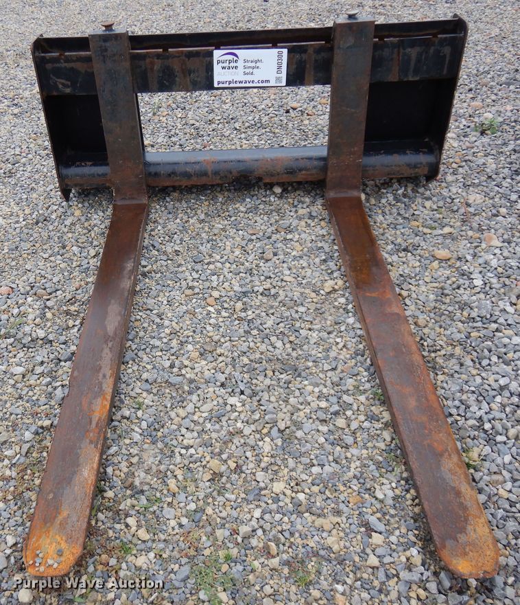 image for item DN0300 Caterpillar  skid steer forks