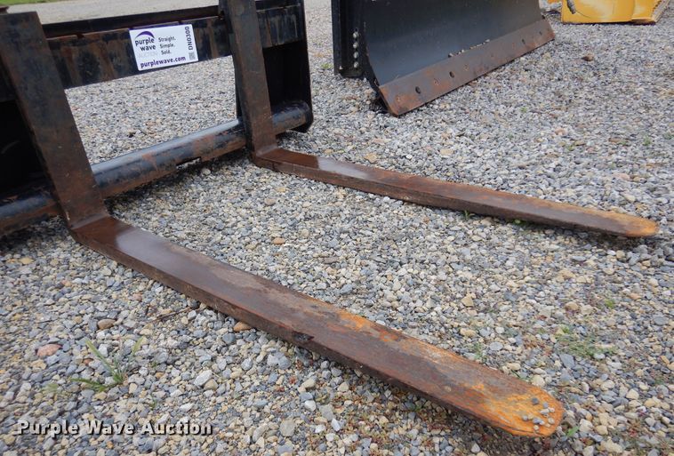 image for item DN0300 Caterpillar  skid steer forks