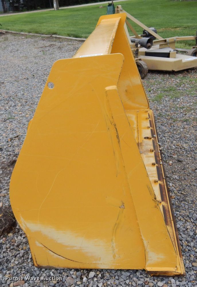 image for item DN0302 John Deere  bucket