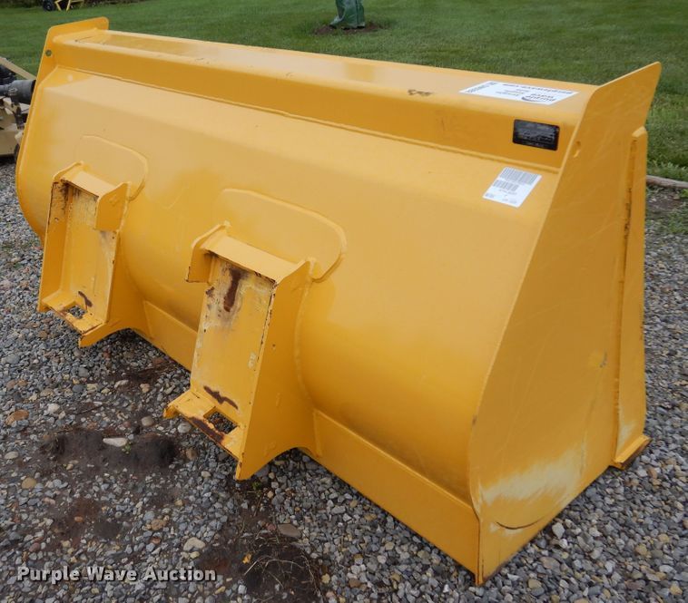 image for item DN0302 John Deere  bucket