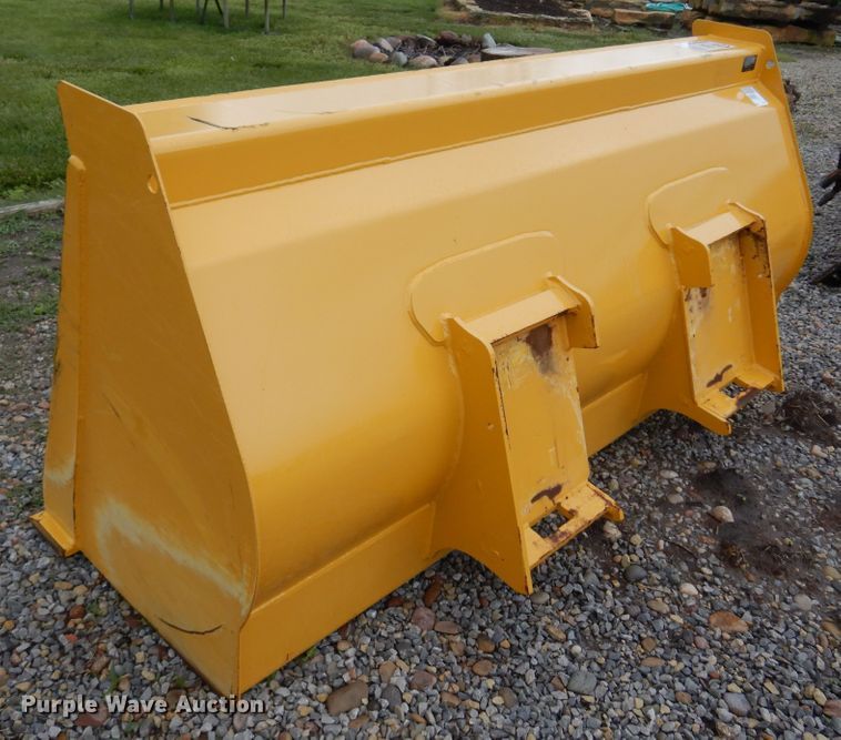 image for item DN0302 John Deere  bucket