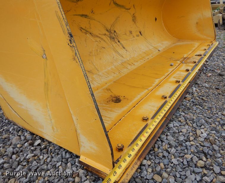 image for item DN0302 John Deere  bucket