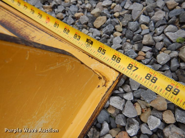 image for item DN0302 John Deere  bucket