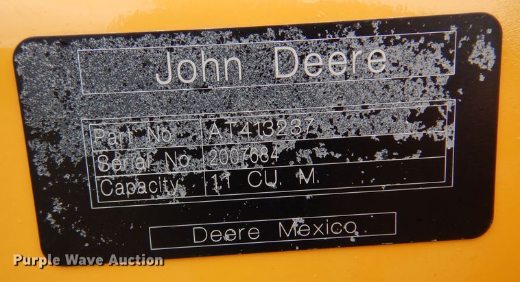 image for item DN0302 John Deere  bucket