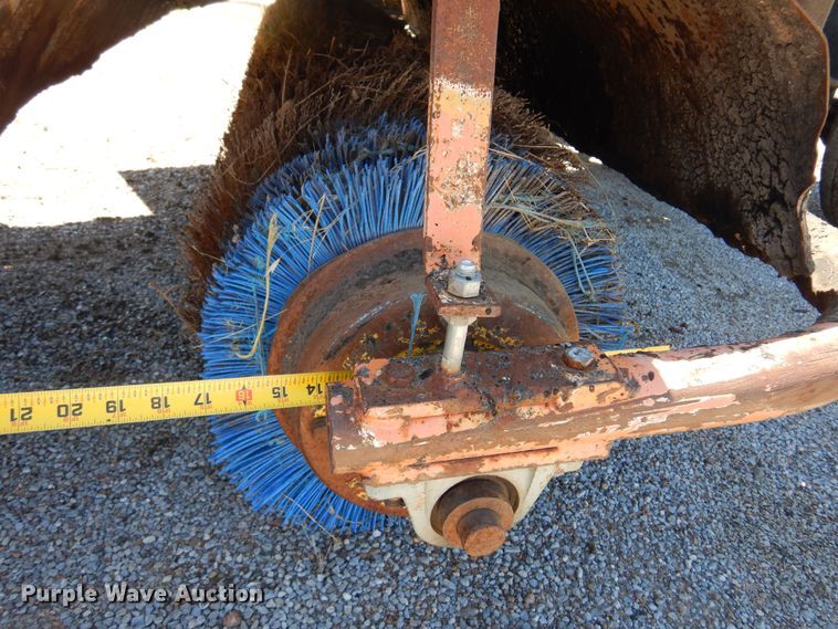 image for item DN0371 1999 Broce RC350  broom