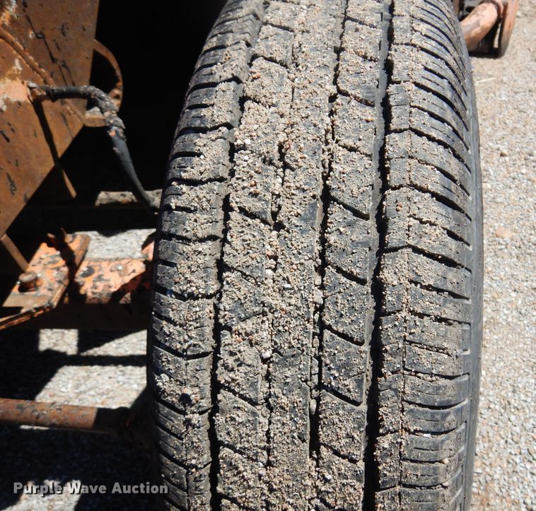 image for item DN0371 1999 Broce RC350  broom