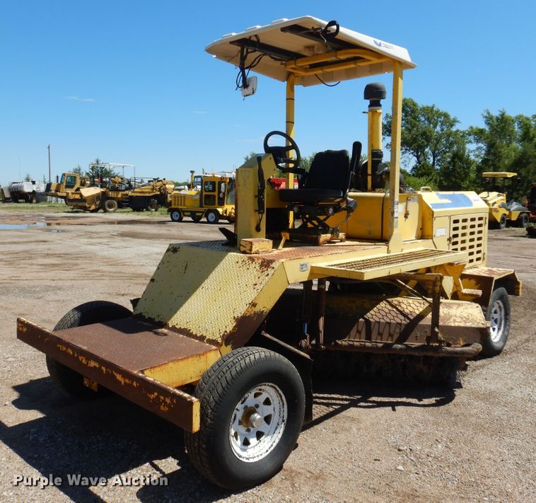 image for item DN0373 2003 Superior Broom DT80  broom