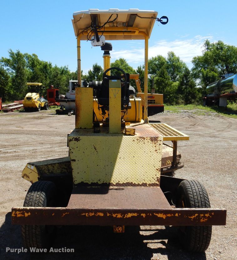 image for item DN0373 2003 Superior Broom DT80  broom