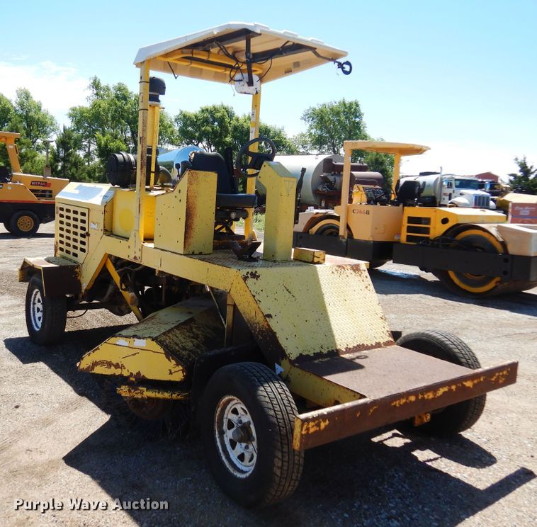 image for item DN0373 2003 Superior Broom DT80  broom