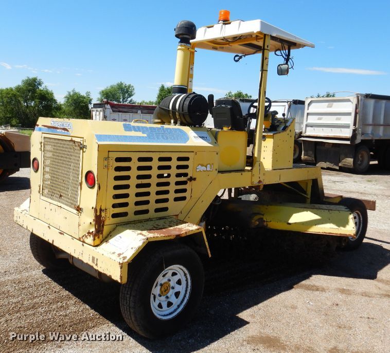 image for item DN0373 2003 Superior Broom DT80  broom