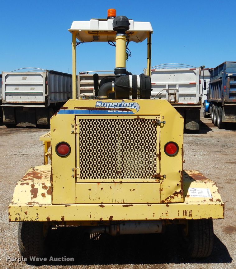 image for item DN0373 2003 Superior Broom DT80  broom