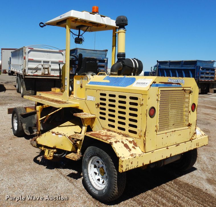 image for item DN0373 2003 Superior Broom DT80  broom