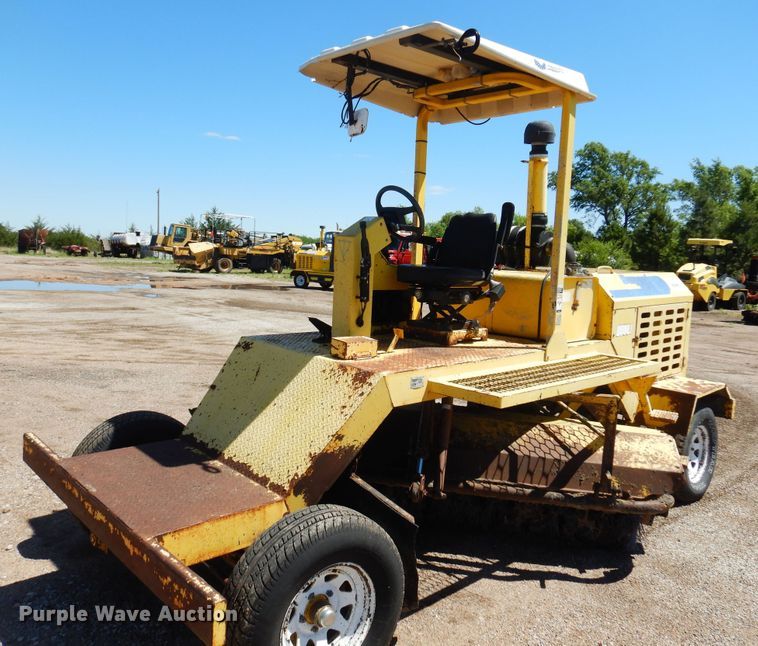 image for item DN0373 2003 Superior Broom DT80  broom