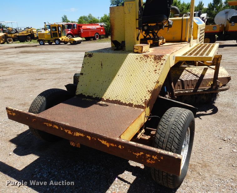 image for item DN0373 2003 Superior Broom DT80  broom