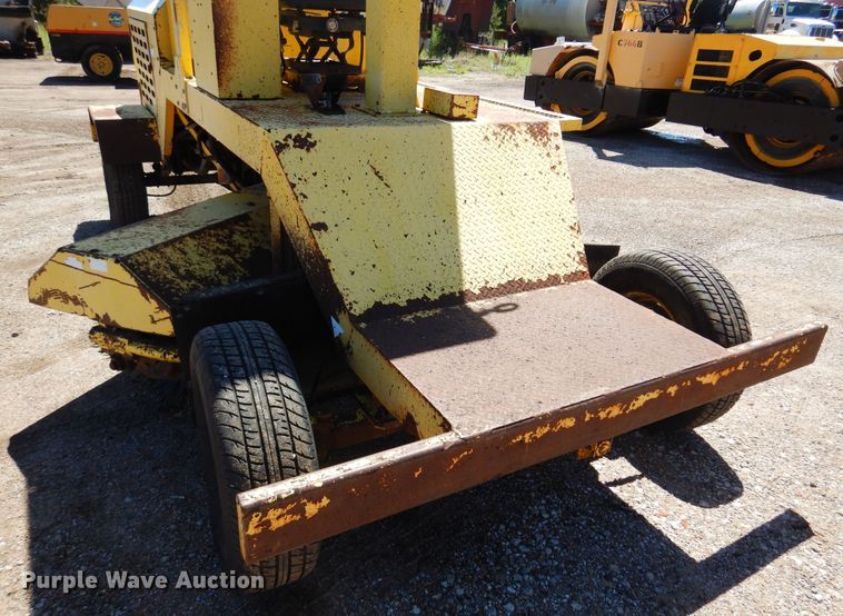 image for item DN0373 2003 Superior Broom DT80  broom