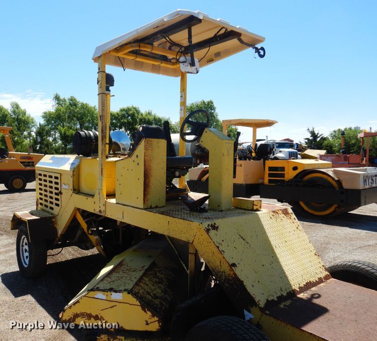 image for item DN0373 2003 Superior Broom DT80  broom