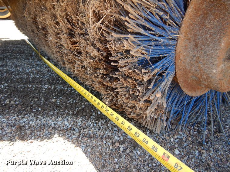 image for item DN0373 2003 Superior Broom DT80  broom