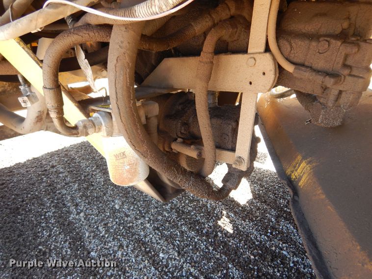 image for item DN0373 2003 Superior Broom DT80  broom