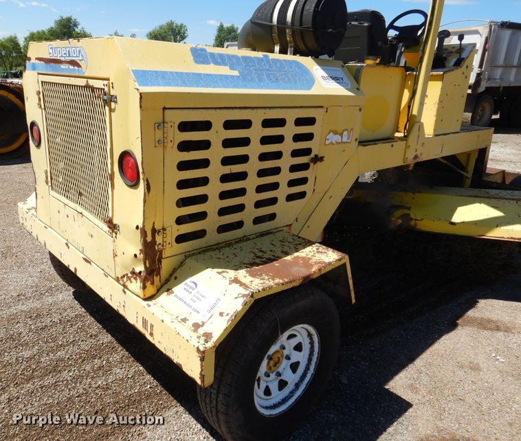 image for item DN0373 2003 Superior Broom DT80  broom