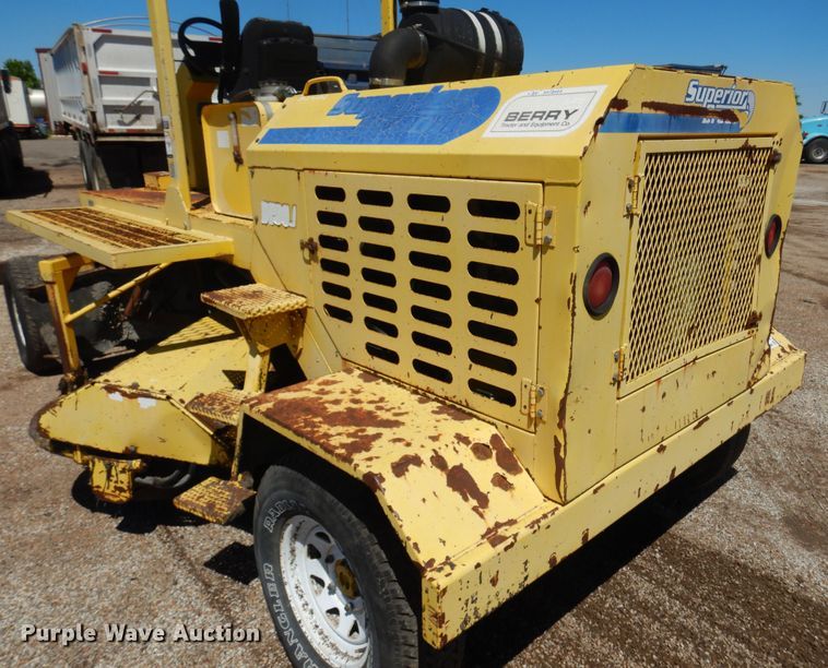 image for item DN0373 2003 Superior Broom DT80  broom