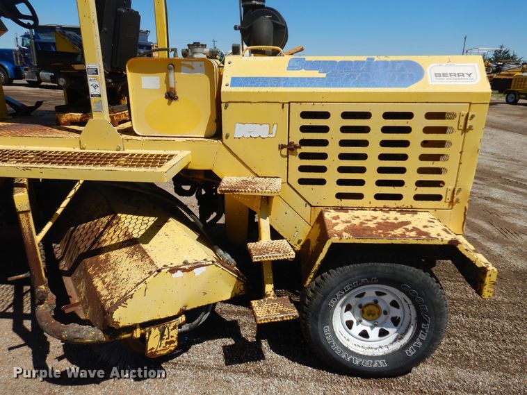 image for item DN0373 2003 Superior Broom DT80  broom