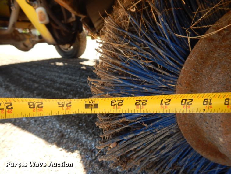 image for item DN0373 2003 Superior Broom DT80  broom