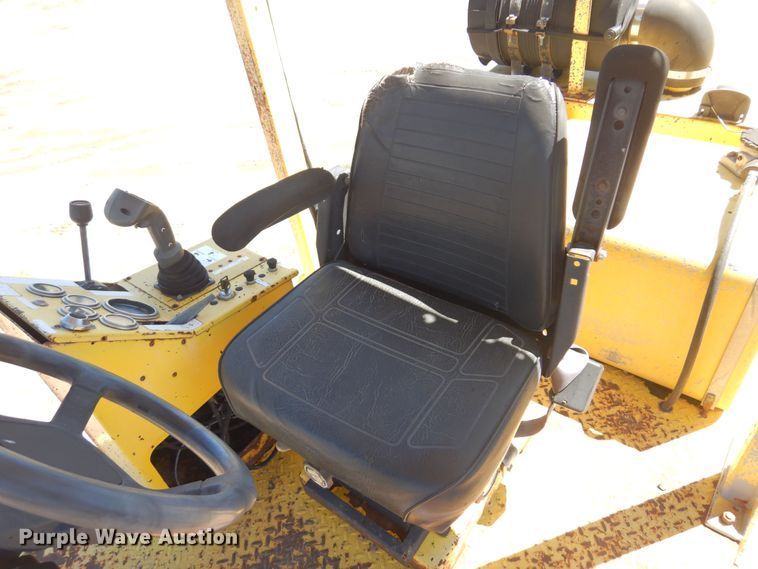 image for item DN0373 2003 Superior Broom DT80  broom