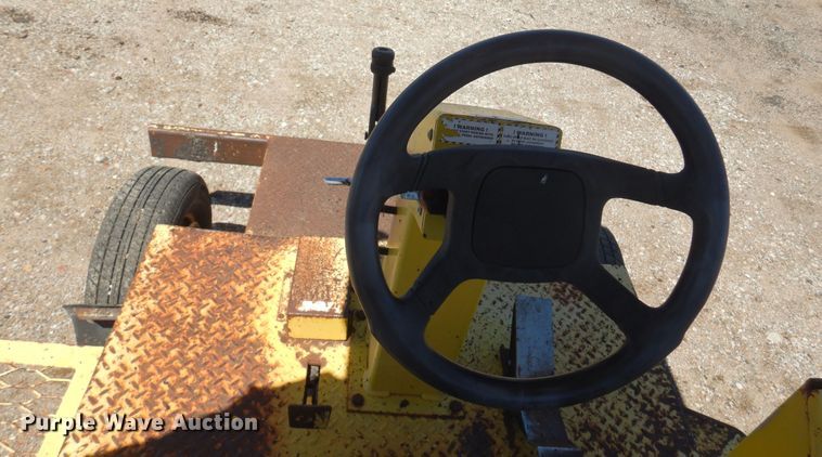 image for item DN0373 2003 Superior Broom DT80  broom