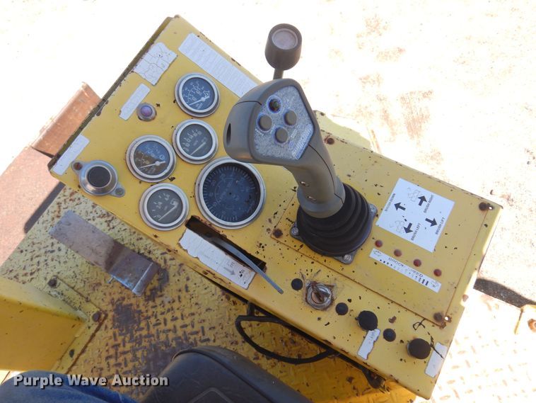 image for item DN0373 2003 Superior Broom DT80  broom