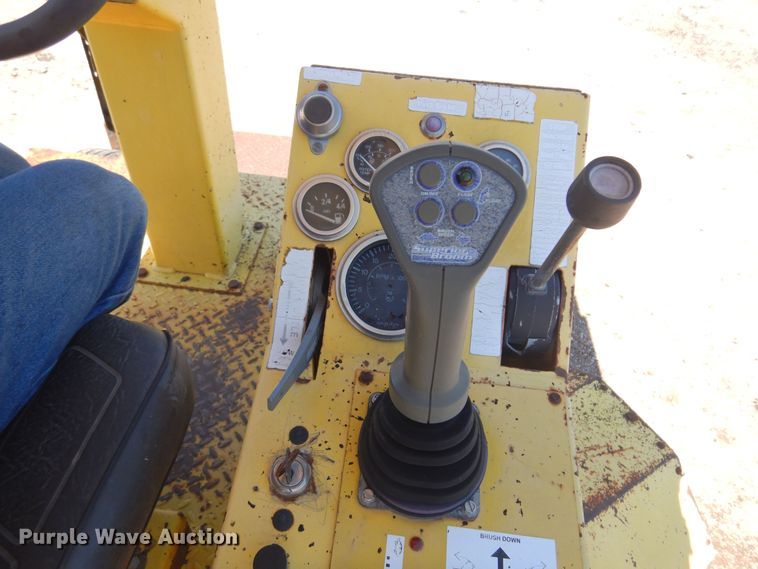 image for item DN0373 2003 Superior Broom DT80  broom