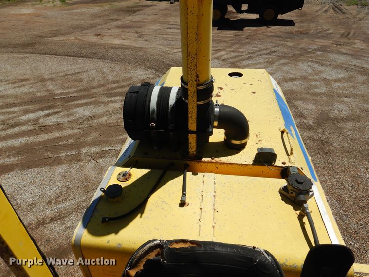 image for item DN0373 2003 Superior Broom DT80  broom