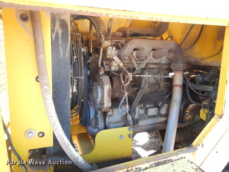 image for item DN0373 2003 Superior Broom DT80  broom