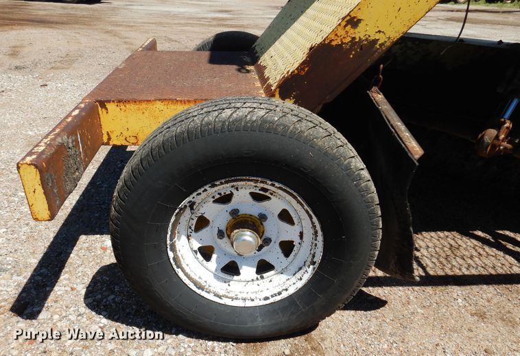 image for item DN0373 2003 Superior Broom DT80  broom