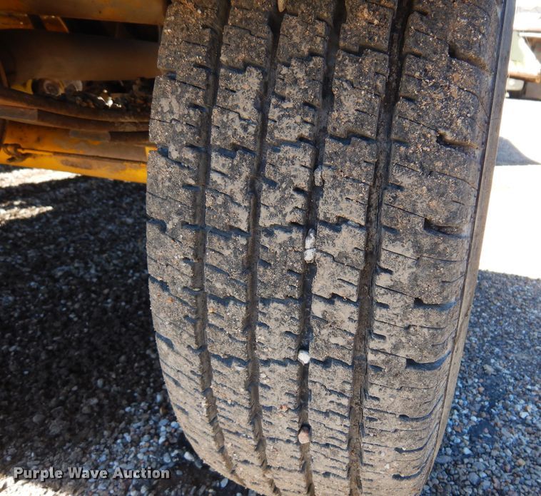 image for item DN0373 2003 Superior Broom DT80  broom