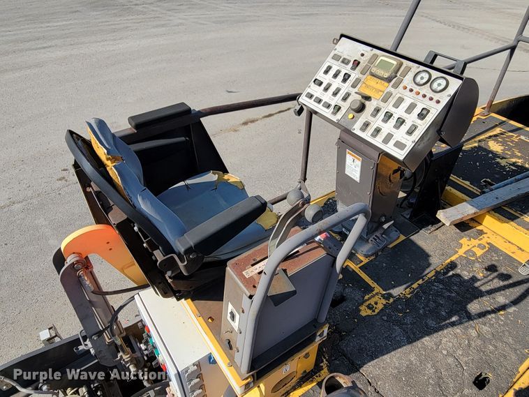 image for item DN7404 2010 Volvo PF6110  paver