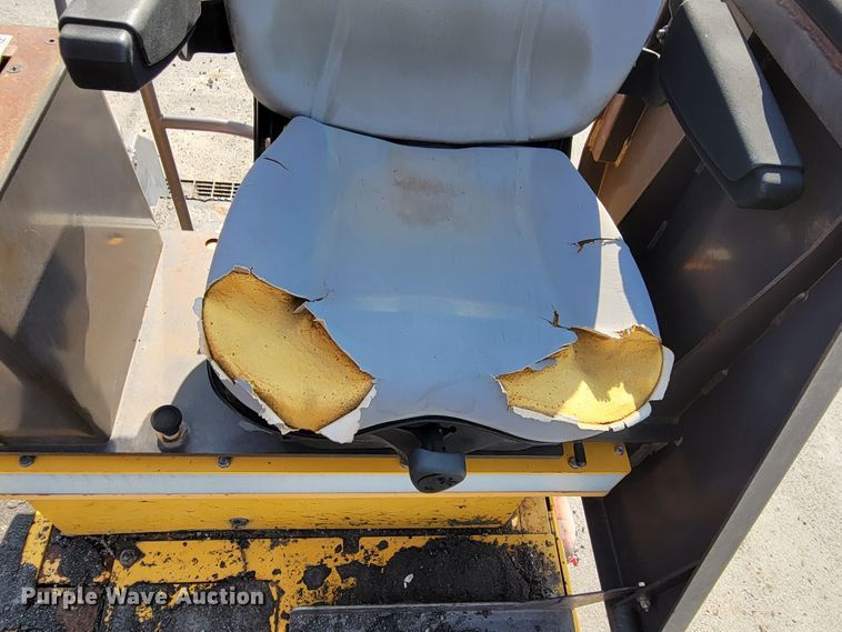 image for item DN7404 2010 Volvo PF6110  paver