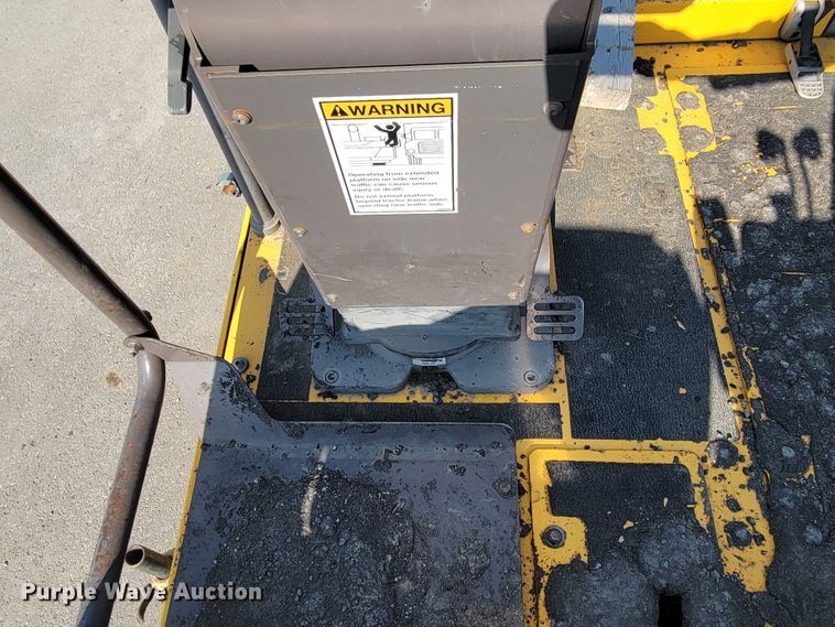 image for item DN7404 2010 Volvo PF6110  paver