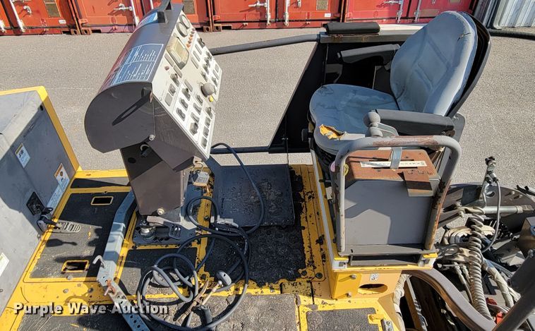 image for item DN7404 2010 Volvo PF6110  paver