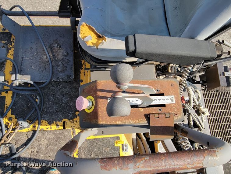 image for item DN7404 2010 Volvo PF6110  paver