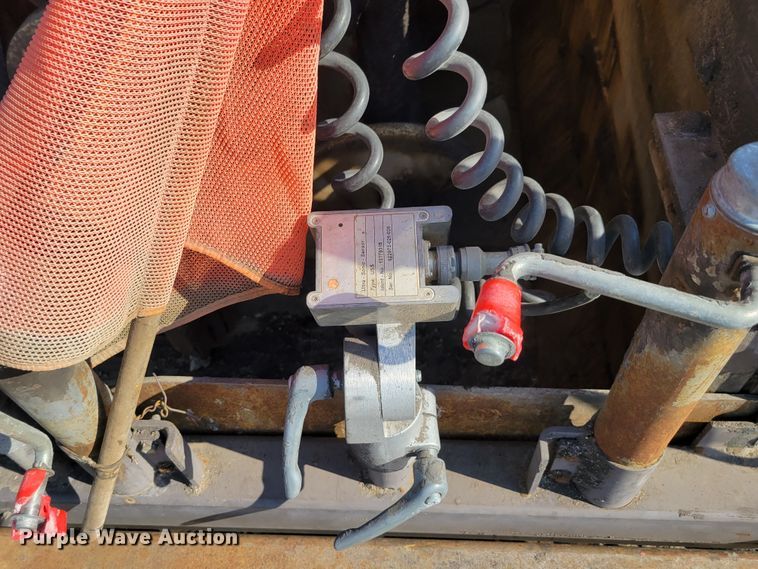 image for item DN7404 2010 Volvo PF6110  paver