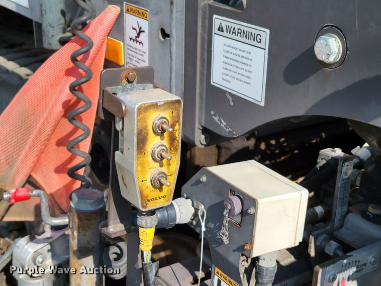 image for item DN7404 2010 Volvo PF6110  paver