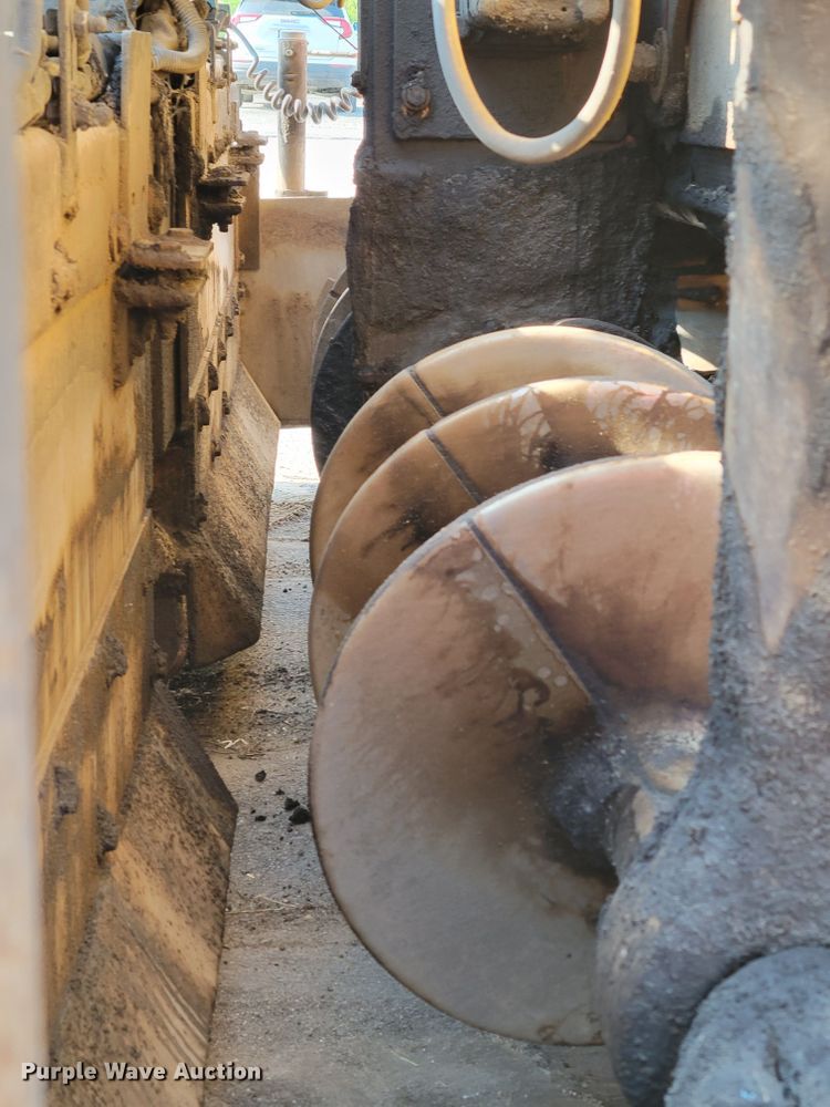 image for item DN7404 2010 Volvo PF6110  paver