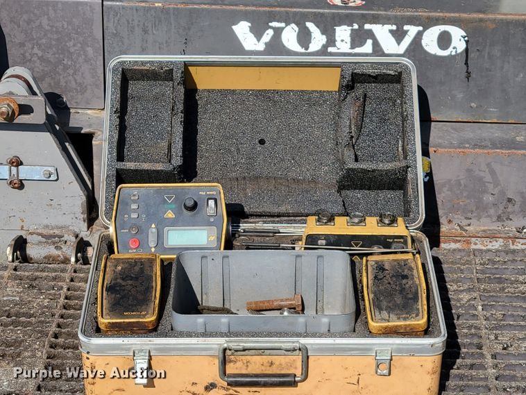 image for item DN7404 2010 Volvo PF6110  paver