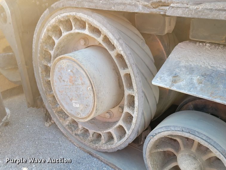 image for item DN7404 2010 Volvo PF6110  paver