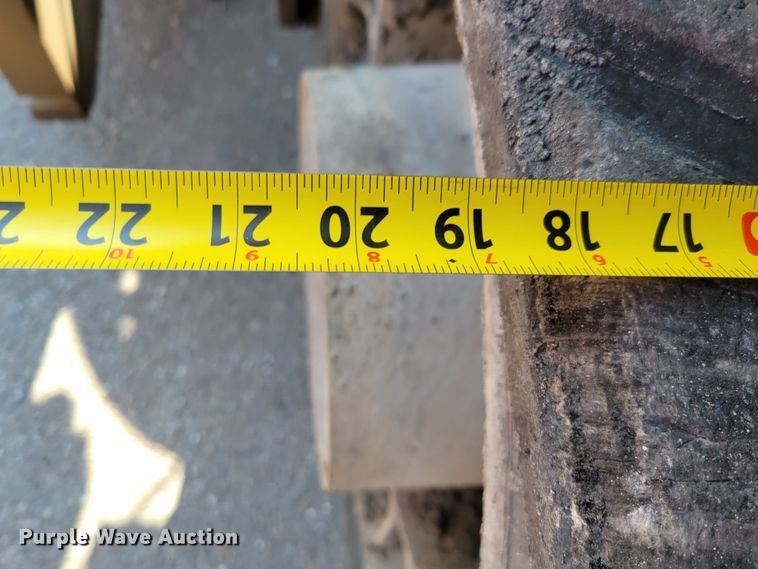 image for item DN7404 2010 Volvo PF6110  paver