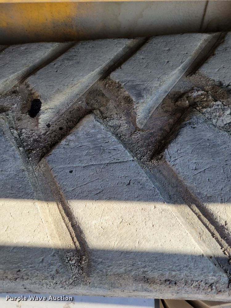 image for item DN7404 2010 Volvo PF6110  paver