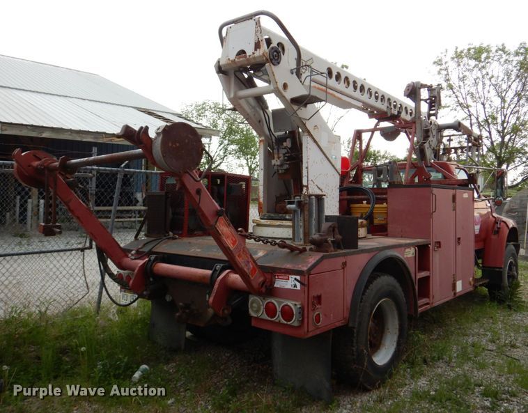 image for item DN7406 1995 Ford F800  bucket truck