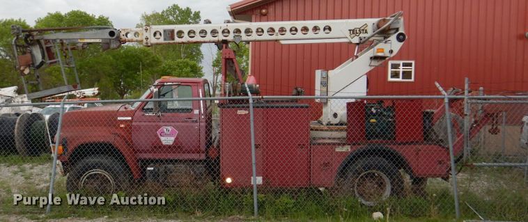 image for item DN7406 1995 Ford F800  bucket truck