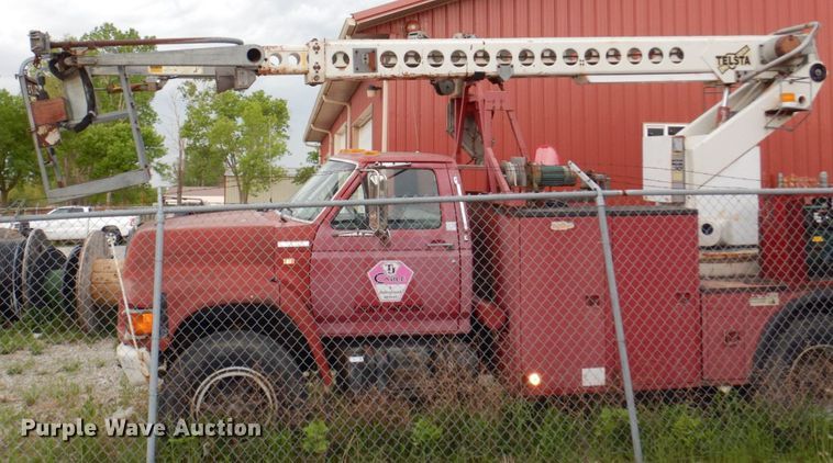 image for item DN7406 1995 Ford F800  bucket truck