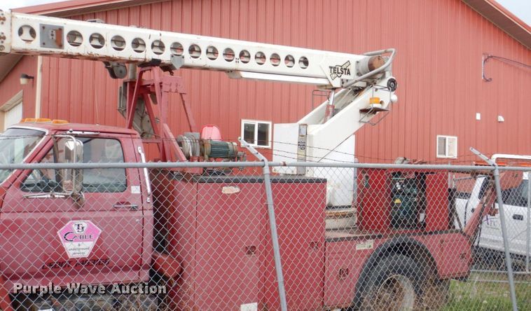 image for item DN7406 1995 Ford F800  bucket truck